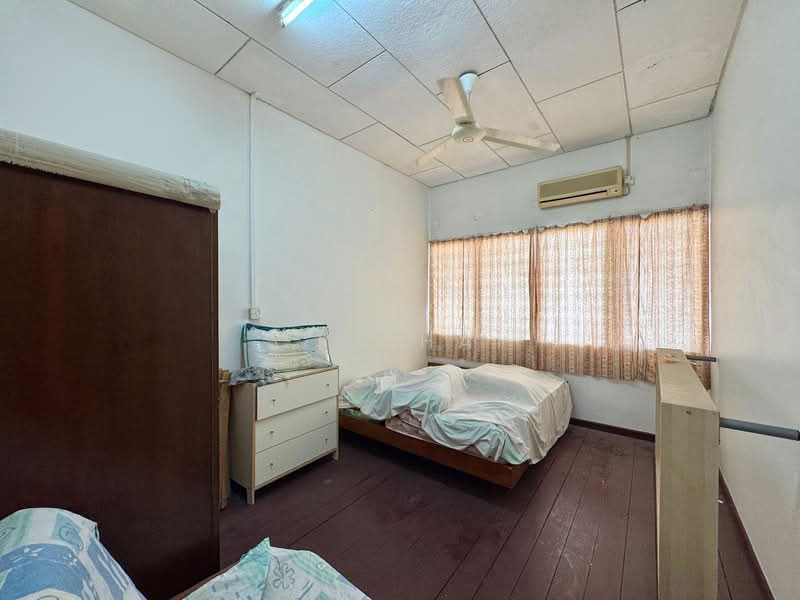 Semi-Detached House for Sale in Island Park (Jelutong) - CT CHAI - Bedroom - PropertyGuru.com.my