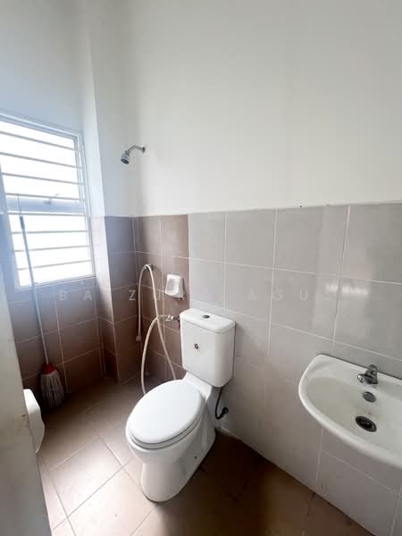 2-storey Terraced House for Sale in Semenyih Parklands (Beranang) - Baizura Agus - Bathroom - PropertyGuru.com.my