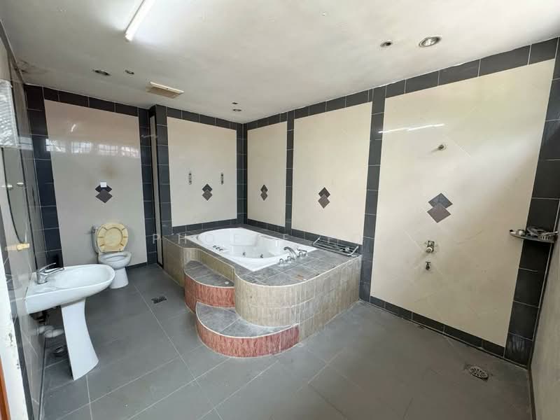 1-storey Terraced House for Sale in Taman Puteri Wangsa (Ulu Tiram) - Phoebe Foo - Bathroom - PropertyGuru.com.my