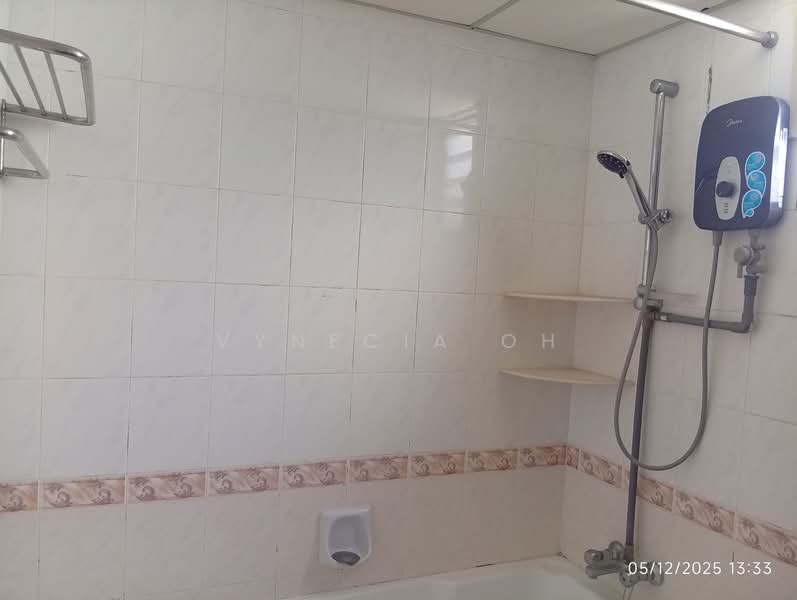 Apartment for Rent at Parkview Towers - Vynecia Oh - Bathroom - PropertyGuru.com.my