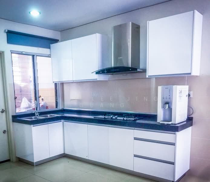 2.5-storey Terraced House for Sale in Sunway Alam Suria (Shah Alam) - Kent Lee Jing Guang - Kitchen - PropertyGuru.com.my
