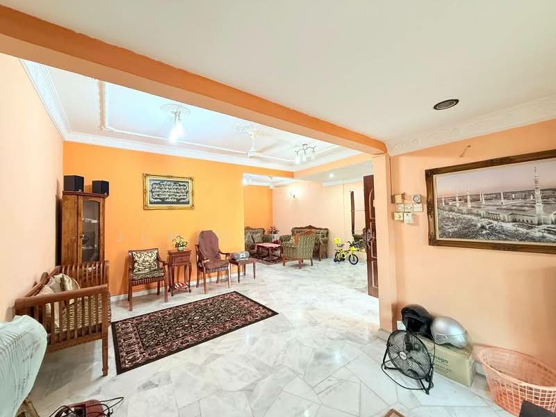 2-storey Terraced House for Sale in Usj 11 (Subang Jaya) - JUMIDAH (JUE) - Living Room - PropertyGuru.com.my