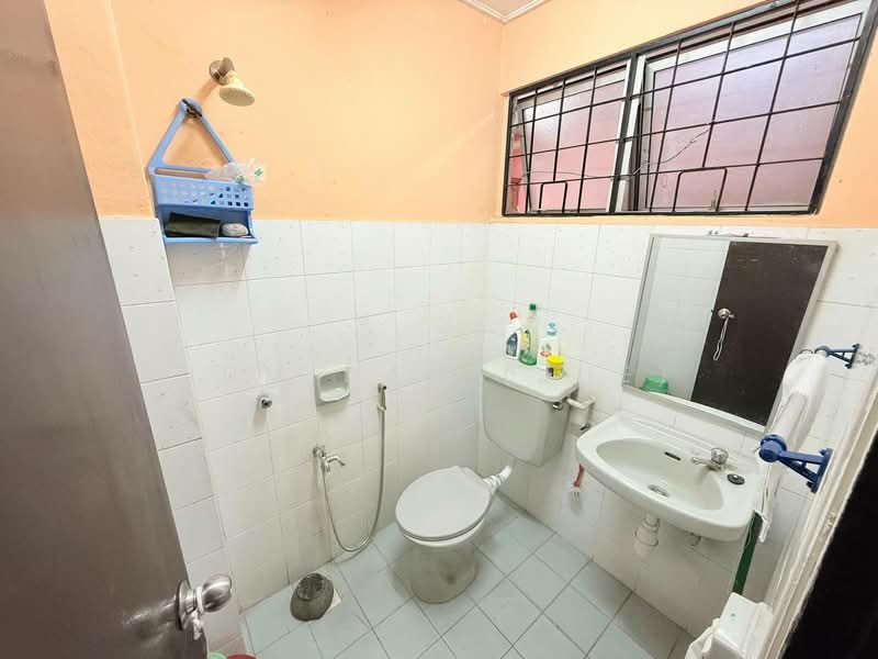 2-storey Terraced House for Sale in Usj 11 (Subang Jaya) - JUMIDAH (JUE) - Bathroom - PropertyGuru.com.my