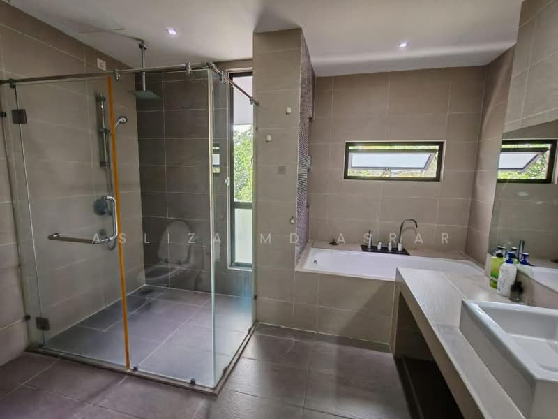 3-storey Terraced House for Sale in Sepang (Selangor) - Asliza Md Asrar - Bathroom - PropertyGuru.com.my