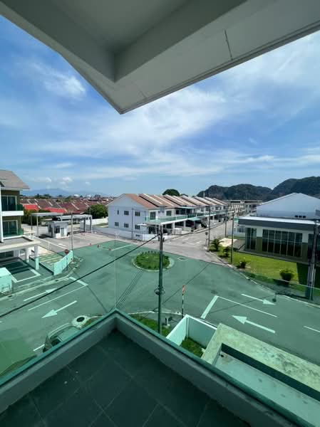 Ipoh botani gated guarded partial furnished upper unit townhouse for rent untuk Untuk Disewa - RM 1,500 /bulan, Mac 2026 - PropertyGuru.com.my