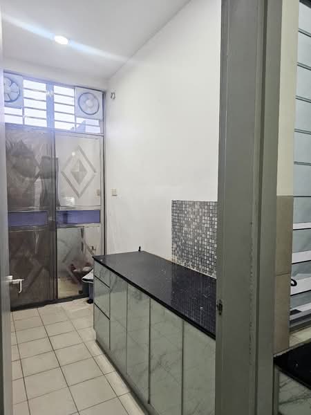 Semi-Detached House for Sale in Taman Molek (Johor Bahru) - Yik Tat - Kitchen - PropertyGuru.com.my