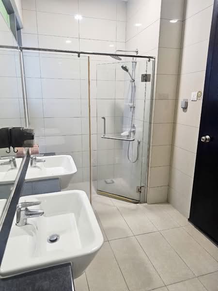 Semi-Detached House for Sale in Taman Molek (Johor Bahru) - Yik Tat - Bathroom - PropertyGuru.com.my