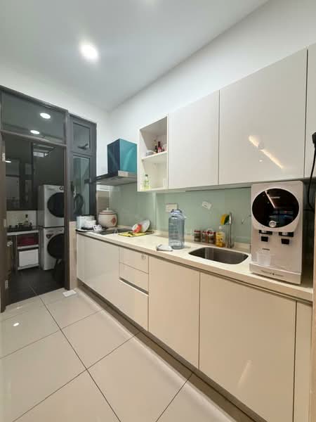 Servis Apartment untuk Dijual di 8Scape Residence @ Sutera - Karl Ho - Kitchen - PropertyGuru.com.my
