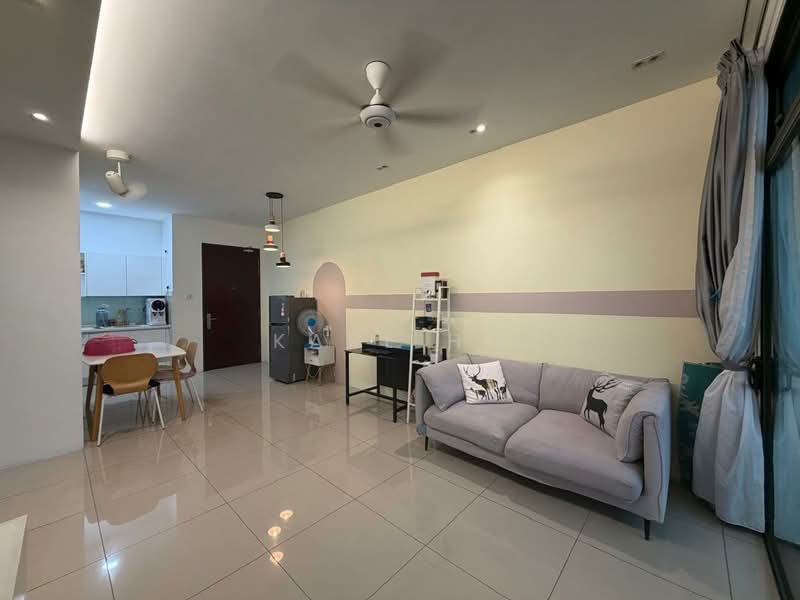 Servis Apartment untuk Dijual di 8Scape Residence @ Sutera - Karl Ho - Living Room - PropertyGuru.com.my