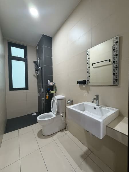Servis Apartment untuk Dijual di 8Scape Residence @ Sutera - Karl Ho - Bathroom - PropertyGuru.com.my