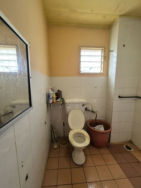 Saujana Utama 3 untuk Untuk Dijual - RM 459,000, Mac 2026 - Bathroom - PropertyGuru.com.my