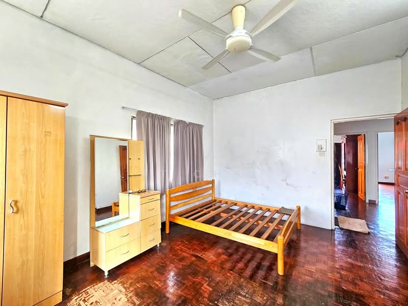 Semi-Detached House for Sale in Island Park (Jelutong) - CT CHAI - Bedroom - PropertyGuru.com.my