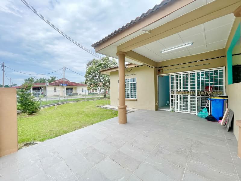 1-storey Terraced House for Sale in Banting (Selangor) - Khairul Nizam - Exterior - PropertyGuru.com.my