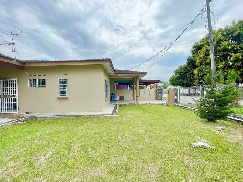 1-storey Terraced House for Sale in Banting (Selangor) - Khairul Nizam - Exterior - PropertyGuru.com.my
