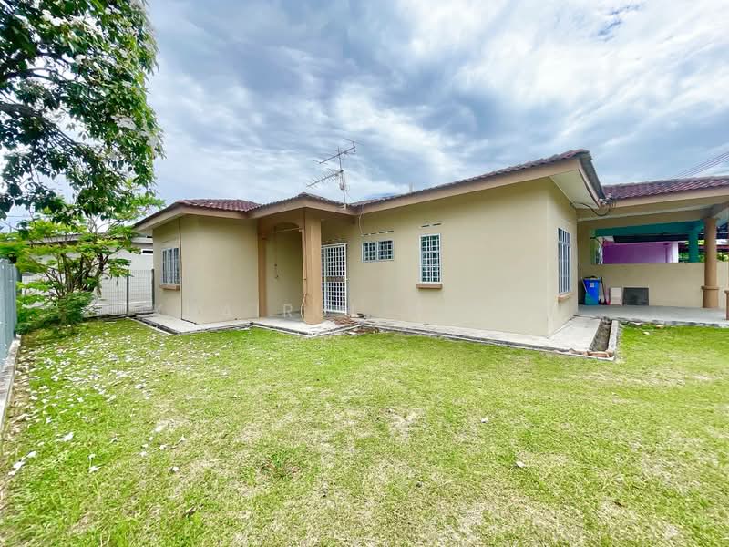 1-storey Terraced House for Sale in Banting (Selangor) - Khairul Nizam - Exterior - PropertyGuru.com.my