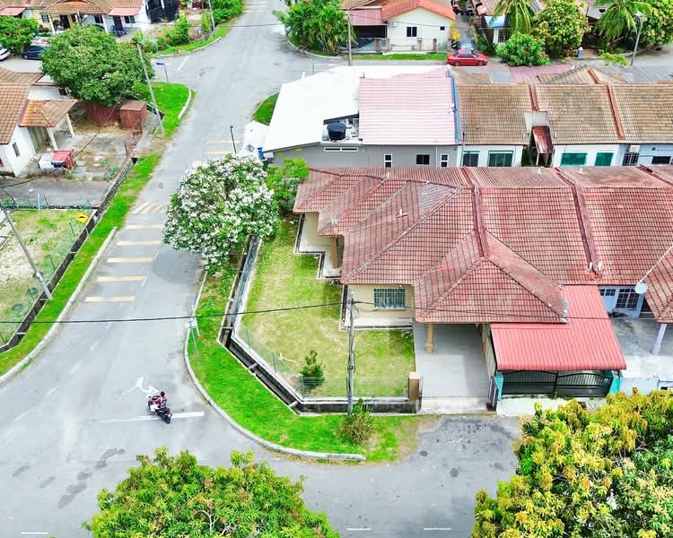 1-storey Terraced House for Sale in Banting (Selangor) - Khairul Nizam - Aerial View  - PropertyGuru.com.my