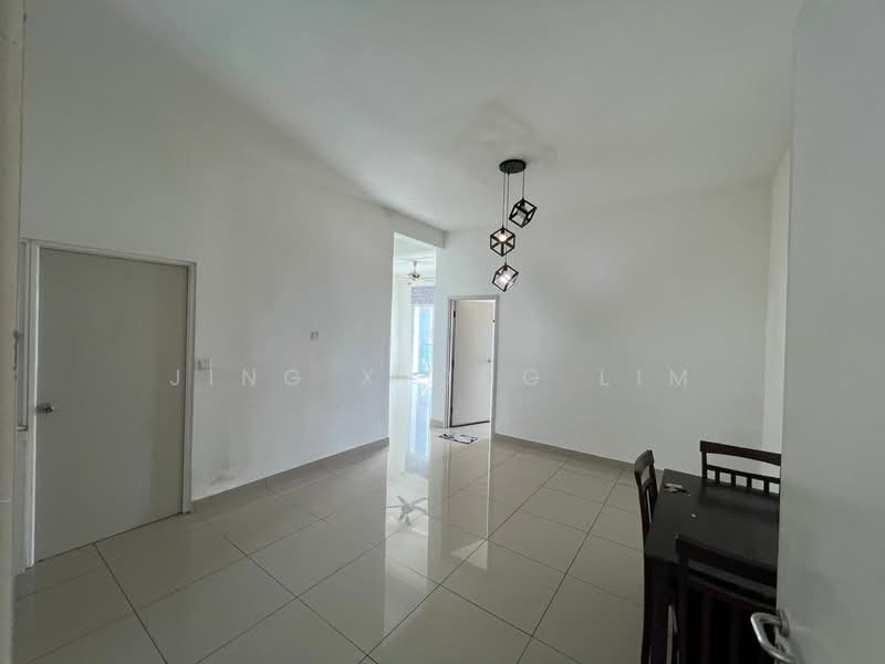 Saville D'lake untuk Untuk Disewa - RM 1,700 /bulan, Mac 2026 - Living Room - PropertyGuru.com.my