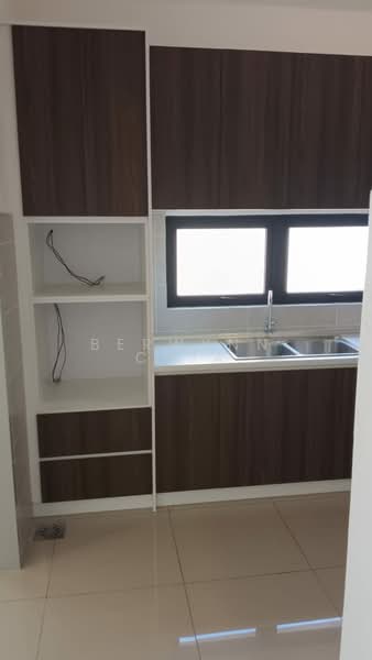 Sejati Lakeside 2 untuk Untuk Disewa - RM 5,500 /bulan, Mac 2026 - Kitchen - PropertyGuru.com.my
