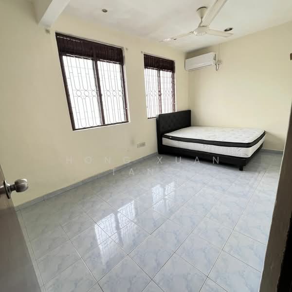 2-storey Terraced House for Rent in Taman Johor Jaya (Johor Bahru) - Hong Xuan Tang - Bedroom - PropertyGuru.com.my