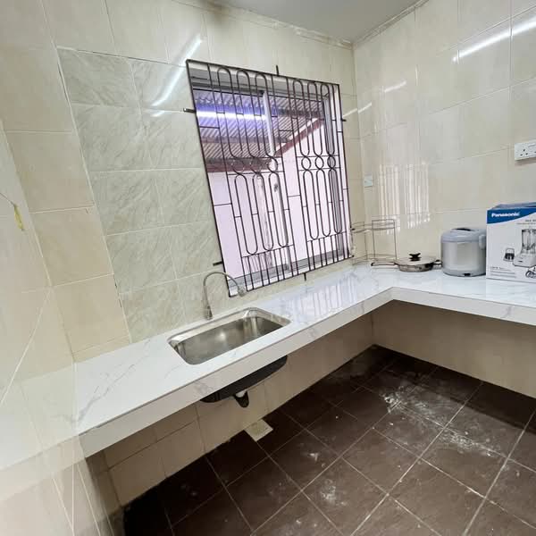 2-storey Terraced House for Rent in Taman Johor Jaya (Johor Bahru) - Hong Xuan Tang - Kitchen - PropertyGuru.com.my
