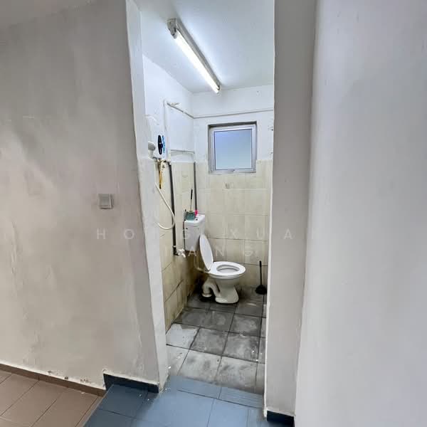 2-storey Terraced House for Rent in Taman Johor Jaya (Johor Bahru) - Hong Xuan Tang - Bathroom - PropertyGuru.com.my