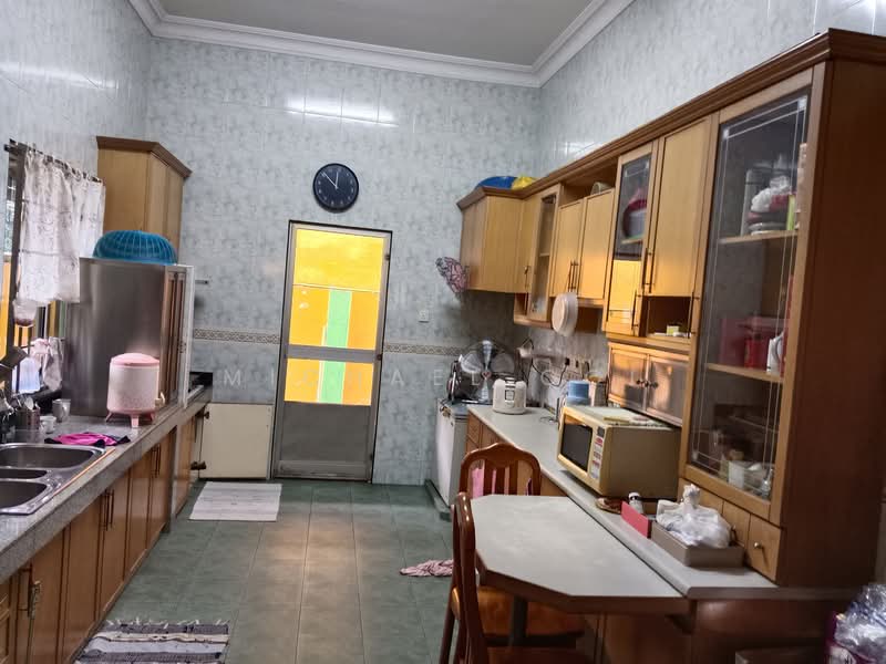 Taman Bukit Rawang Jaya untuk Untuk Dijual - RM 900,000, Mac 2026 - Kitchen - PropertyGuru.com.my