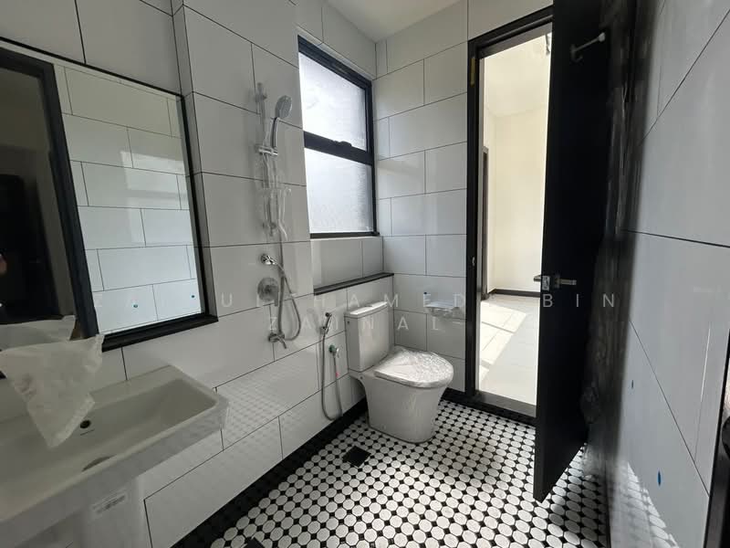 Semi-Detached House for Sale in Shah Alam (Selangor) - Zairul Hamedi Bin Zainal - Bathroom - PropertyGuru.com.my