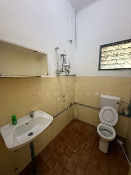 1-storey Terraced House for Rent in Taman Johor Jaya (Johor Bahru) - Hong Xuan Tang - Bathroom - PropertyGuru.com.my
