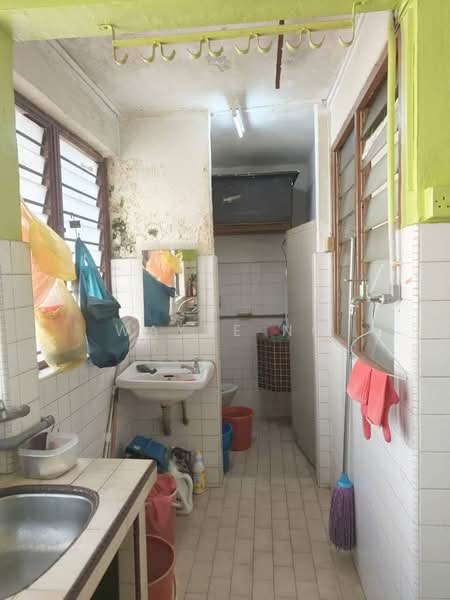 Flat Taman Ungku Tun Aminah untuk Untuk Dijual - RM 148,000, Mac 2026 - Bathroom - PropertyGuru.com.my