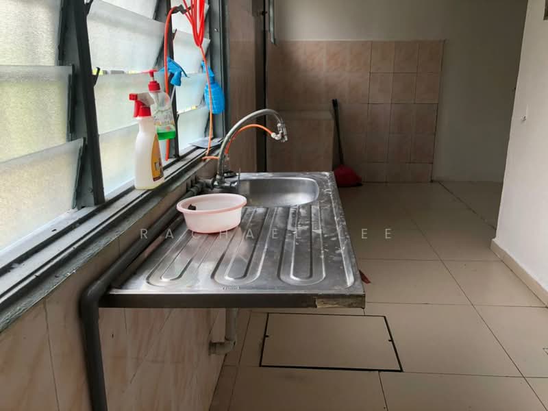 Taman Kinrara Seksyen 1 untuk Untuk Dijual - RM 700,000, Mac 2026 - Kitchen - PropertyGuru.com.my