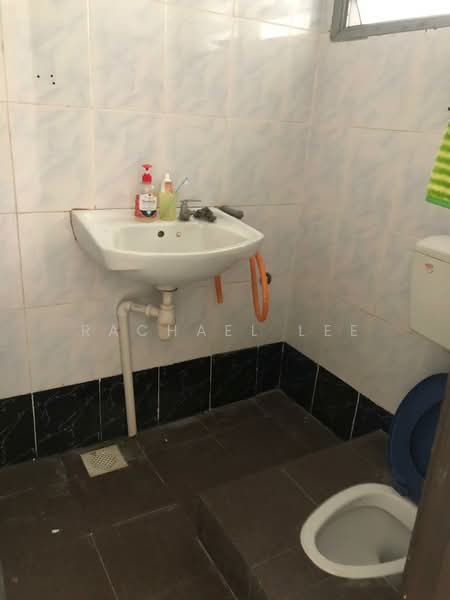 Taman Kinrara Seksyen 1 untuk Untuk Dijual - RM 700,000, Mac 2026 - Bathroom - PropertyGuru.com.my