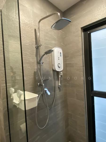 Kediaman Servis untuk Dijual di Atwater : Service Residences - Agnes Loong - Bathroom - PropertyGuru.com.my