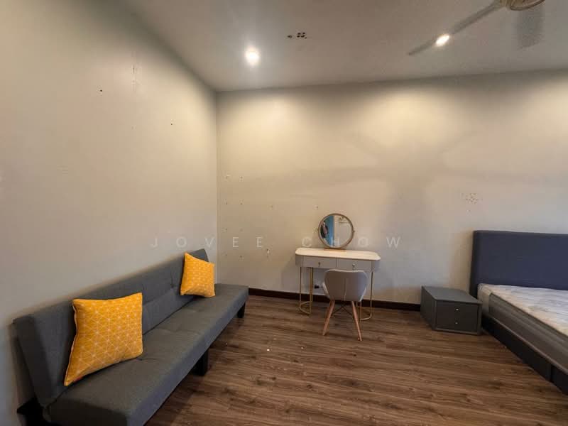 1.5-storey Terraced House for Rent in Bukit Raja (Selangor) - Jovee Chow - Bedroom - PropertyGuru.com.my