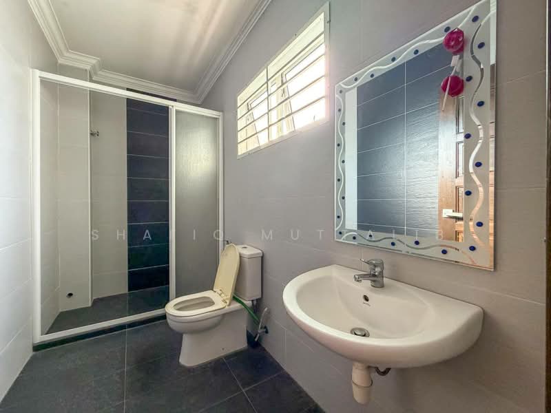 Zero-Lot Bungalow for Sale in Kajang (Selangor) - Shafiq Muttalib - Bathroom - PropertyGuru.com.my