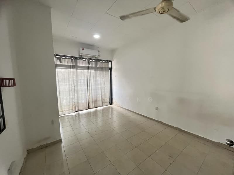 Taman Johor Jaya untuk Untuk Disewa - RM 1,900 /bulan, Mac 2026 - Living Room - PropertyGuru.com.my