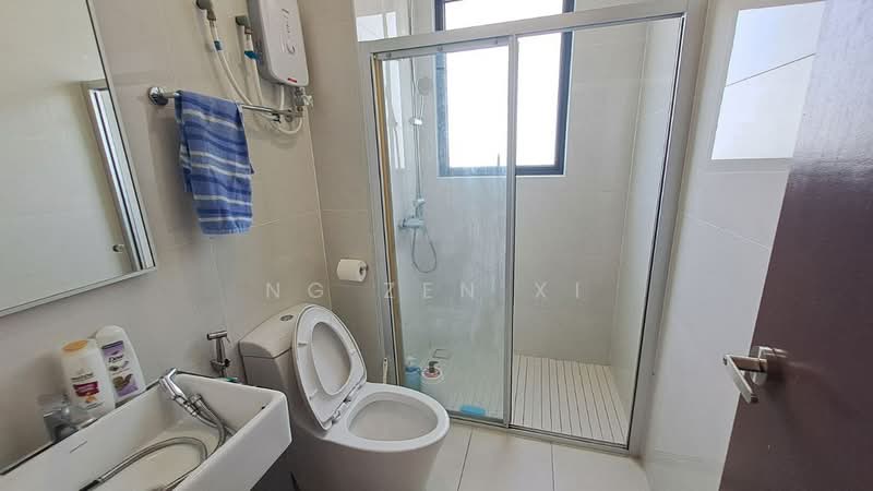 Condominium for Sale at Royal Strand @ Country Garden Danga Bay - NG ZEN XI - Bathroom - PropertyGuru.com.my
