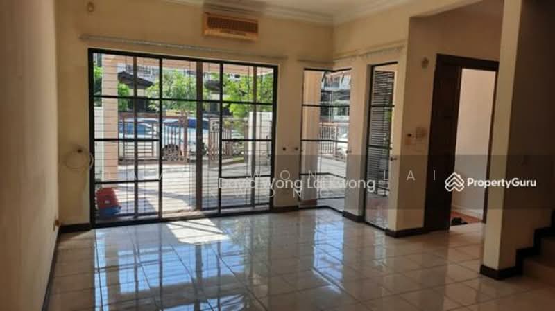 Rumah Teres untuk Dijual di Bukit Jelutong (Shah Alam) - David Wong Lai Kwong - Living Room - PropertyGuru.com.my