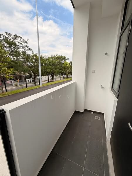 2-storey Terraced House for Sale in 16 Sierra (Puchong) - Jeslyn Tan - Balcony - PropertyGuru.com.my