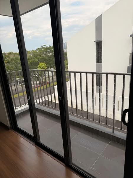 2-storey Terraced House for Sale in 16 Sierra (Puchong) - Jeslyn Tan - Balcony - PropertyGuru.com.my
