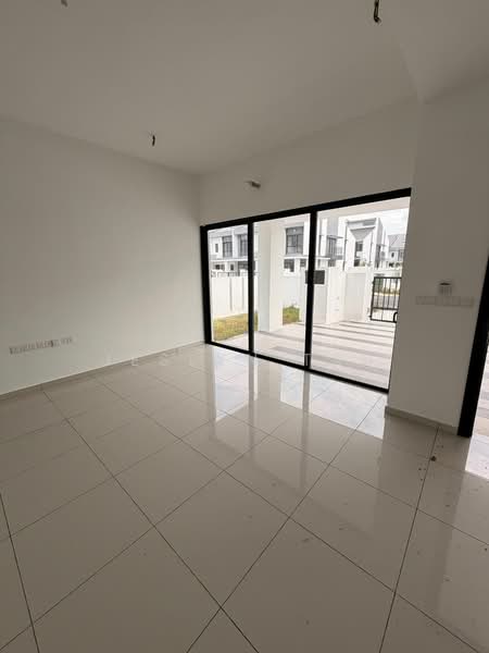 2-storey Terraced House for Sale in 16 Sierra (Puchong) - Jeslyn Tan - Living Room - PropertyGuru.com.my