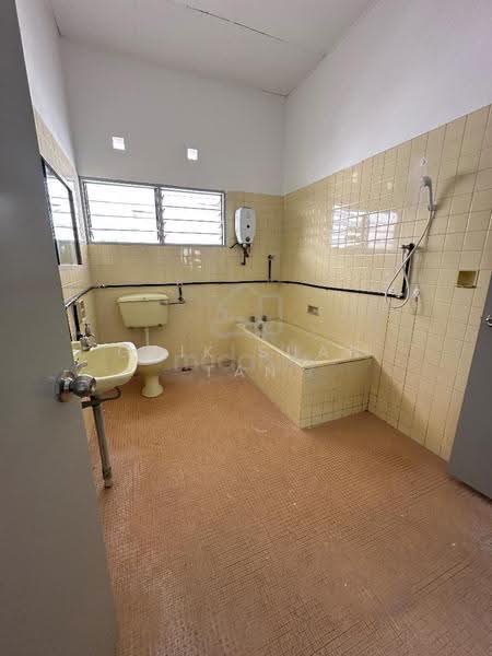 Bungalow House untuk Dijual di Ayer Itam (Penang) - Gaik Suan Tan - Bathroom - PropertyGuru.com.my