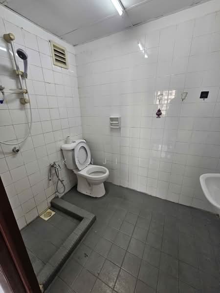 Casa Magna untuk Untuk Disewa - RM 1,300 /bulan, Mac 2026 - Bathroom - PropertyGuru.com.my