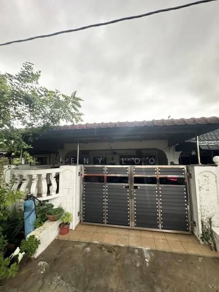 1-storey Terraced House for Sale in Batu Pahat (Johor) - Jeny Loo - Exterior - PropertyGuru.com.my