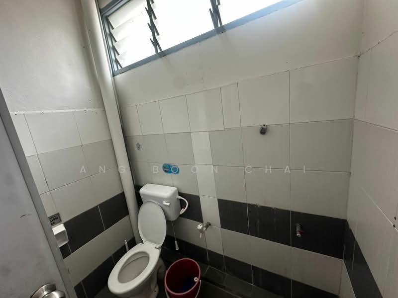 Lagenda Industrial Park untuk Untuk Disewa - RM 11,000 /bulan, Apr 2026 - Bathroom - PropertyGuru.com.my