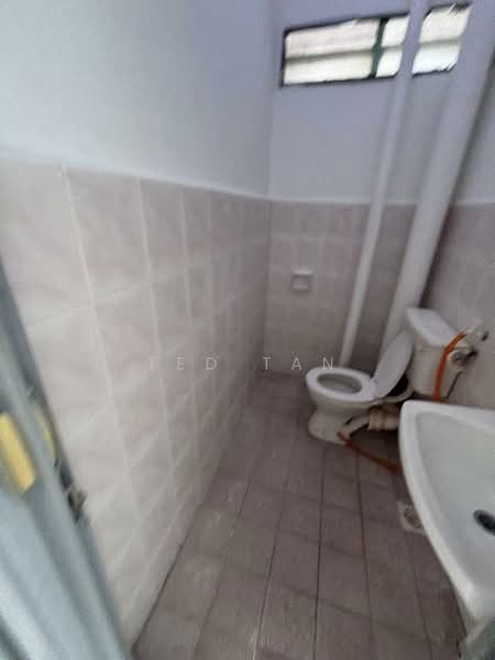 Apartment for Sale at Sinar Bukit Dumbar - Ted Tan - Bathroom - PropertyGuru.com.my