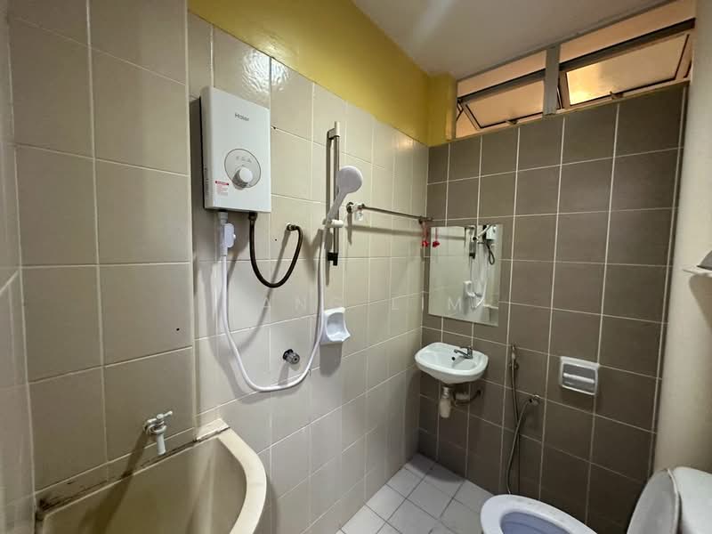 Apartment for Sale at Idaman Lavender - Yang Lim - Bathroom - PropertyGuru.com.my