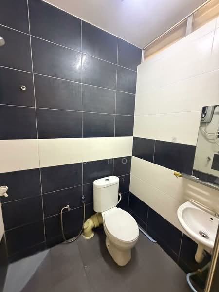Taman Inderawasih untuk Untuk Dijual - RM 510,000, Mac 2026 - Bathroom - PropertyGuru.com.my