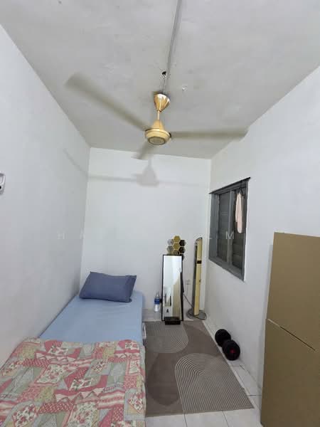 Flat for Sale at Flora Damansara Flat - Hafiz Helmy - Bedroom - PropertyGuru.com.my