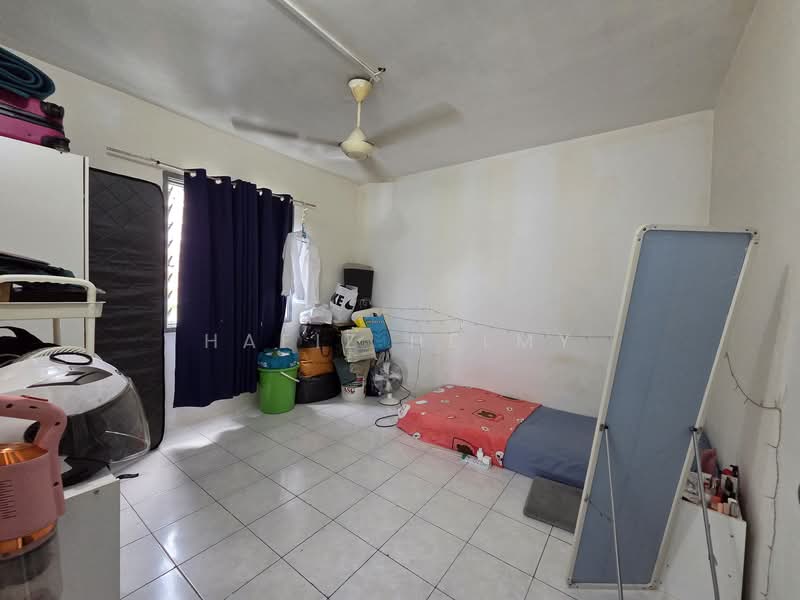 Flat for Sale at Flora Damansara Flat - Hafiz Helmy - Bedroom - PropertyGuru.com.my