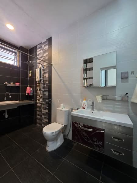 Semi-Detached House for Sale in Taman Bukit Larang Indah (Telok Mas) - Eddy Leow - Bathroom - PropertyGuru.com.my